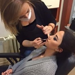 Makyaj ve kaş uygulaması